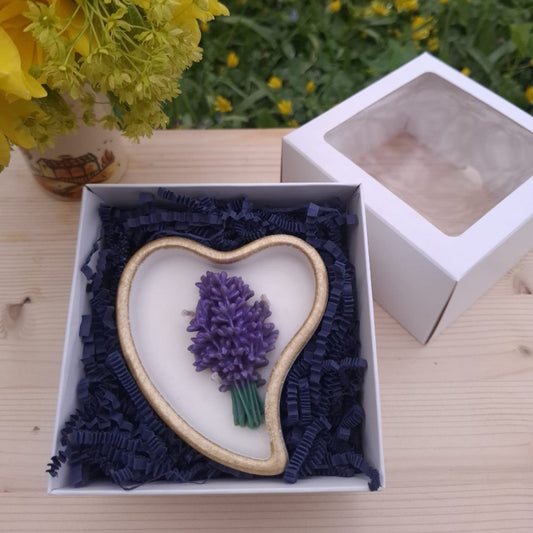 Sojas vaska svece dāvanu kastē "Lavanda"